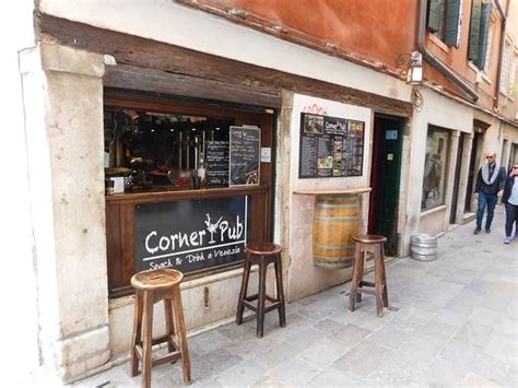 corner pub venezia